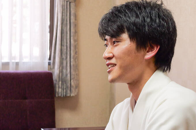 正体は口外禁止の鬼「やぶ」とは！？　海を望む呉の総鎮守、亀山神社にてランパンプスが合格祈願！