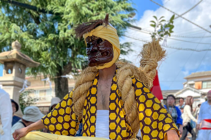 正体は口外禁止の鬼「やぶ」とは！？　海を望む呉の総鎮守、亀山神社にてランパンプスが合格祈願！