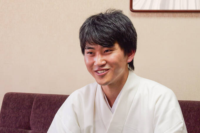 正体は口外禁止の鬼「やぶ」とは！？　海を望む呉の総鎮守、亀山神社にてランパンプスが合格祈願！