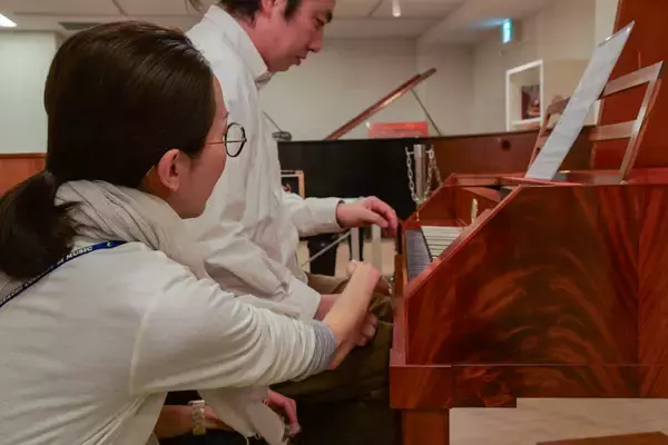 「世界の楽器が大集合！？　国立音楽大学 楽器学資料館の展示室にランパンプスが潜入！」の画像