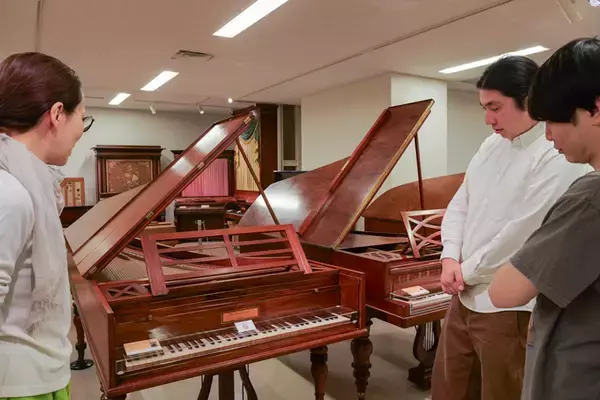 「世界の楽器が大集合！？　国立音楽大学 楽器学資料館の展示室にランパンプスが潜入！」の画像