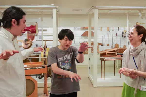 「世界の楽器が大集合！？　国立音楽大学 楽器学資料館の展示室にランパンプスが潜入！」の画像