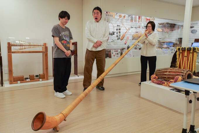 世界の楽器が大集合！？　国立音楽大学 楽器学資料館の展示室にランパンプスが潜入！