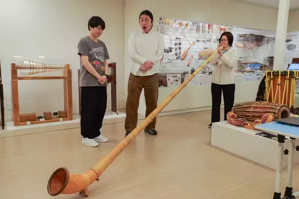「世界の楽器が大集合！？　国立音楽大学 楽器学資料館の展示室にランパンプスが潜入！」の画像