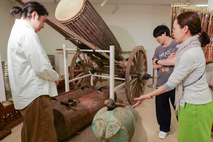 世界の楽器が大集合！？　国立音楽大学 楽器学資料館の展示室にランパンプスが潜入！