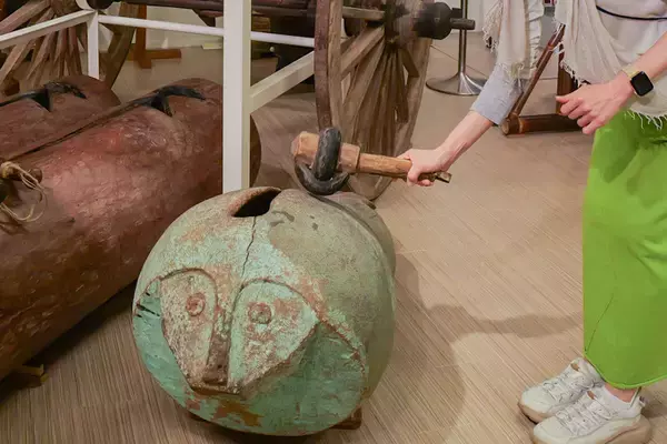 「世界の楽器が大集合！？　国立音楽大学 楽器学資料館の展示室にランパンプスが潜入！」の画像