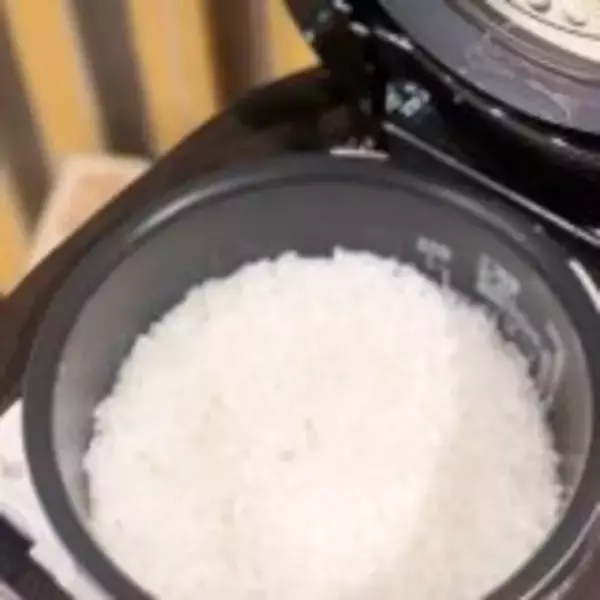 「「あっ！ 炊けました！」岡村隆史、炊飯器の“白米急速”に感激」の画像