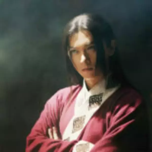 「吉沢亮、『国宝』で第49回日本アカデミー賞最優秀男優賞受賞！ 盟友からトロフィーという名のバトンを受け取る」の画像