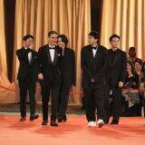 「吉沢亮、『国宝』で第49回日本アカデミー賞最優秀男優賞受賞！ 盟友からトロフィーという名のバトンを受け取る」の画像15
