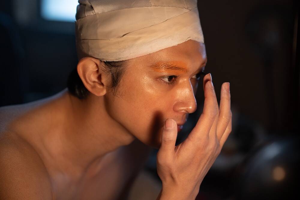 吉沢亮、『国宝』で第49回日本アカデミー賞最優秀男優賞受賞！ 盟友からトロフィーという名のバトンを受け取る