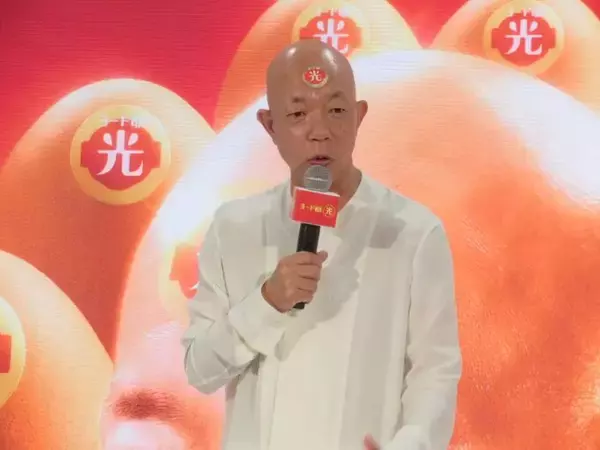 小峠英二、発売50周年の「ヨード卵・光」新CMキャラクター就任