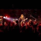“日本で一番ワケの分からない夜”～ロックバンド・ a flood of circleと漫才師・金属バットのツーマンライブ　オフィシャルレポート