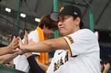 「巨人・笹原、右中間の打球をスライディングキャッチ！山崎隆造氏「一歩でも遅れたら…」」の画像1