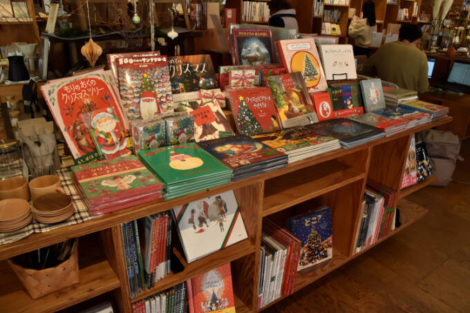 飲んで、見て、知って……1日中ワインを楽しめる「リゾナーレ八ヶ岳」　1万2千本のワインボトルが彩る「ワインリゾートクリスマス2025」開催