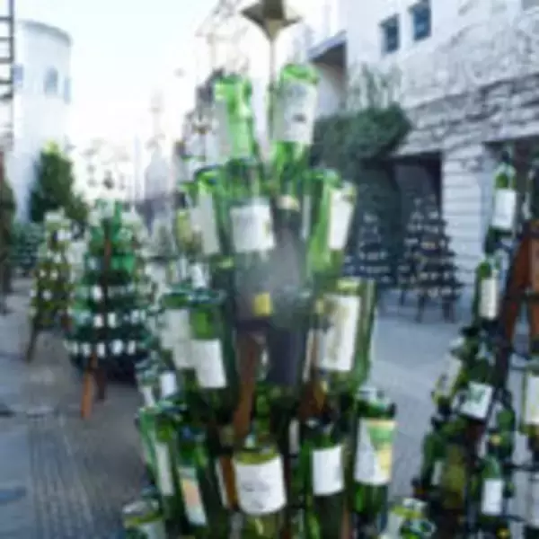 「飲んで、見て、知って……1日中ワインを楽しめる「リゾナーレ八ヶ岳」　1万2千本のワインボトルが彩る「ワインリゾートクリスマス2025」開催」の画像