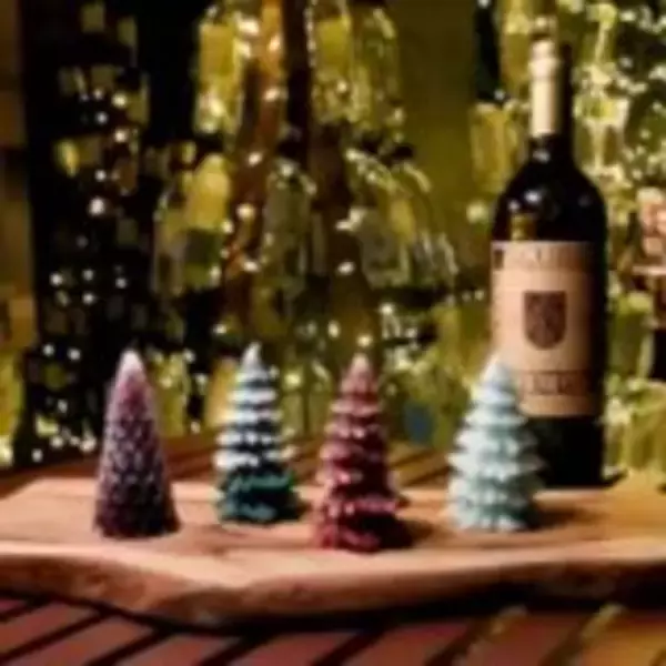 「飲んで、見て、知って……1日中ワインを楽しめる「リゾナーレ八ヶ岳」　1万2千本のワインボトルが彩る「ワインリゾートクリスマス2025」開催」の画像
