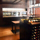 飲んで、見て、知って……1日中ワインを楽しめる「リゾナーレ八ヶ岳」　1万2千本のワインボトルが彩る「ワインリゾートクリスマス2025」開催