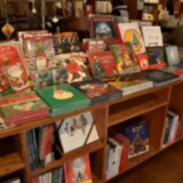 「飲んで、見て、知って……1日中ワインを楽しめる「リゾナーレ八ヶ岳」　1万2千本のワインボトルが彩る「ワインリゾートクリスマス2025」開催」の画像