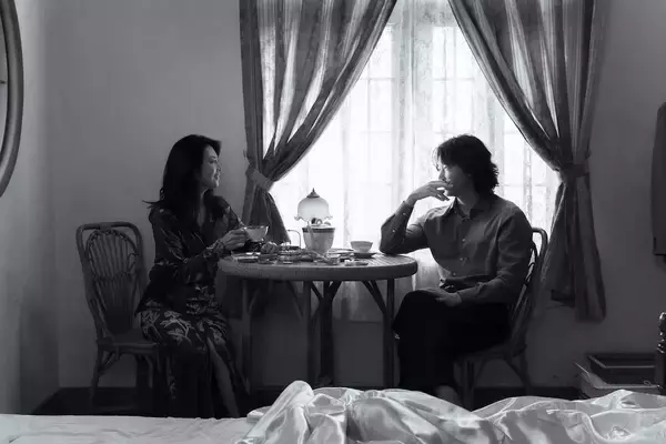 「『星と月は天の穴』綾野剛が恋愛拗らせ中年男を熱演！」の画像