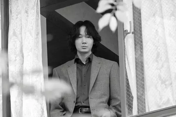 「『星と月は天の穴』綾野剛が恋愛拗らせ中年男を熱演！」の画像