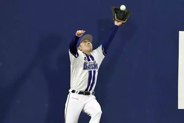 DeNA・佐野恵太、守備で魅せた！谷繁氏「頭を越えたかなと」
