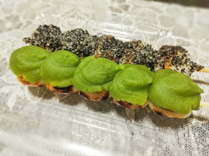 「うぐいすあん」の緑色って、何を原料にしているの？