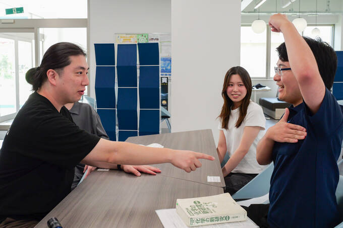 化学愛が強すぎる！？　意欲と行動力あふれる、弘前大学の学生にランパンプスがインタビュー！