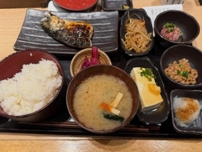 クロちゃん、ダイエット中の“朝昼兼用ご飯”公開も疑いの声「結構多い」「米半分食べてから撮った？」