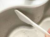 「【ダイソー】実は“マルチに活躍する”逸品！「水切りかごに掛けられるスクレーパー」の魅力」の画像5