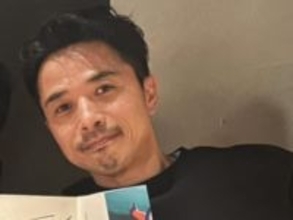 「意外な2ショット」井ノ原快彦、人気芸人とのプライベートショットを公開！ 「推しと推しがー」