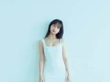「「切なくなる」影山優佳、意味深な美脚ショット公開「無造作に服をかけられたり、 倒されたり」」の画像1