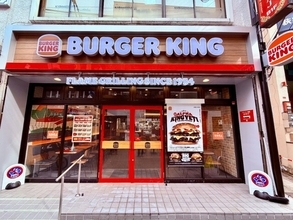「今夜は、これキメる」バーガーキング、極上の超大型バーガー発売！ 「うっ…食べたい…」「行かねば（使命感）」