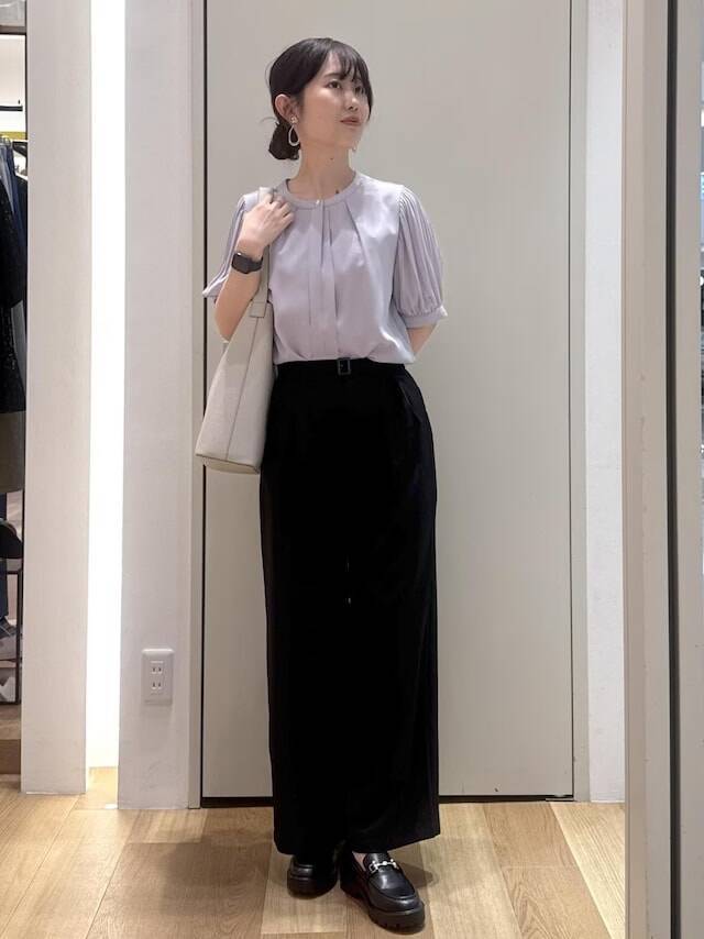 【雨の日の服装】しっかり雨対策しながら“おしゃれ見え”！ 40代50代におすすめの「梅雨コーデ」3選