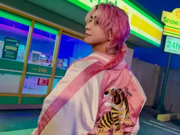 「女性のキャラ選ぶのさすが」佐久間大介、人気漫画キャライメージの姿を披露！ 「三つ編みも似合う」