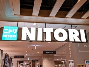 「もっと早く買えば良かった」ニトリの“洗濯機ラック”が好評。組み立て簡単で女性ひとりでも安心