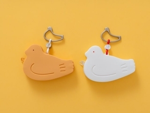 ぷっくりとした見た目が愛らしい！鳩サブレーが1枚入る限定ポーチ「はとっこ」、8月10日・鳩の日に販売