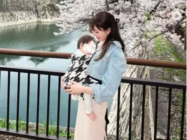 元人気グラドル、1年前の“妊婦姿”と現在の“抱っこショット”対比に「なんだか感動」の声！