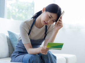 「月にあと10万円あると…」42歳女性、年収100万円。貯金100万円、高齢の親を見守る実家暮らしの現実