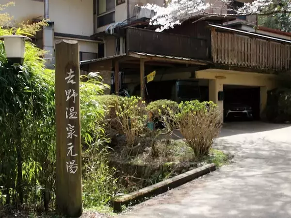 【奈良県】「秘湯の雰囲気を感じられる」吉野山温泉の魅力とは？ 桜や赤茶色の名湯、歴史散策を満喫