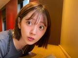 「「合成だよね!?」鈴木愛理、朝からアレを5枚重ね食い？ 「やってることが高2の男子」「見るだけで胸焼け」」の画像1