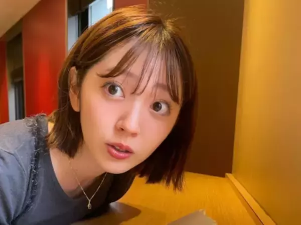 「合成だよね!?」鈴木愛理、朝からアレを5枚重ね食い？ 「やってることが高2の男子」「見るだけで胸焼け」