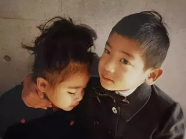 「こんなに大きくなって」UTA、“いつまでも愛”妹・伽羅との幼少期ショット公開！ 「希林さんかなぁ」