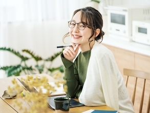 私は年収500万円で働いています。このままの収入で将来的に月20万円の年金を受け取れる？【2026年度】