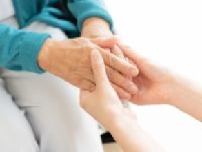 「物価高で家計に影響が」42歳女性、年収300万円、実家暮らしの介護事情を明かす