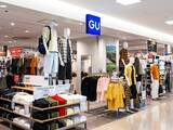 「「私の夏の制服です」GUのドライミニTが夏の制服と話題。990円の安さで“骨スト女子”にも人気」の画像1