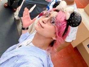 「メンツやばい！」佐久間大介、豪華メンバーでのディズニーショット公開！ 「神過ぎる写真」