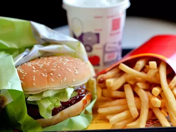 「株主優待は倍マックでも使える」バイト経験ありの25歳女性が6年保有するマクドナルド株の楽しみ方