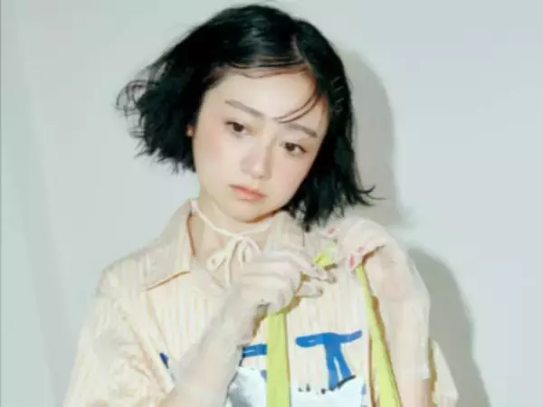 「なんというバブみ」安達祐実、若々し過ぎるモデルショットに反響！ 「どんどん若返っていくって」