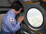「「さすがに煽ってるわこれは」高市早苗首相、熊本の被災地を見下ろす姿に批判の声「カメラを意識した角度」」の画像1