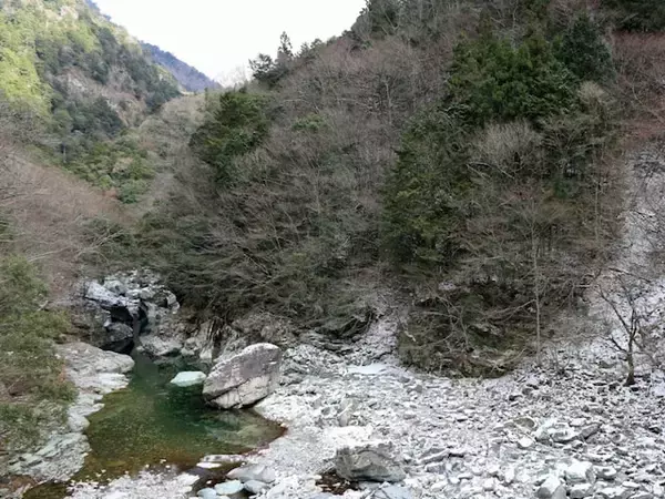 冬に行きたい「愛媛県の穴場秘境」ランキング！ 2位「面河渓」を抑えた1位は？【2026年調査】